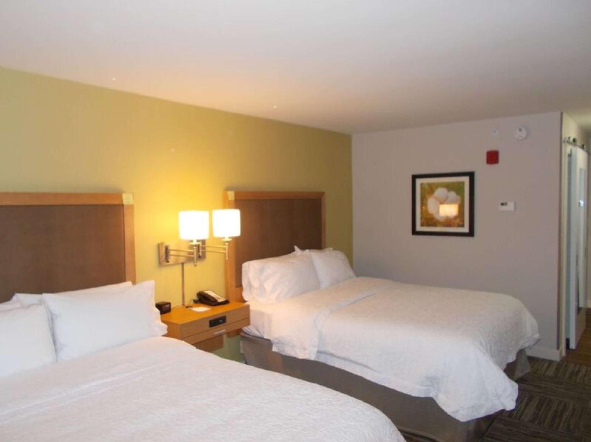 Hampton Inn Уэйнсборо Экстерьер фото